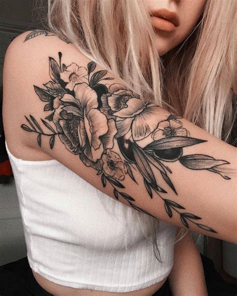 tatuajes brazo mujer flores